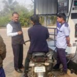 बलियापुर सीओ ने चलाया “नो हेलमेट नो पेट्रोल” अभियान…