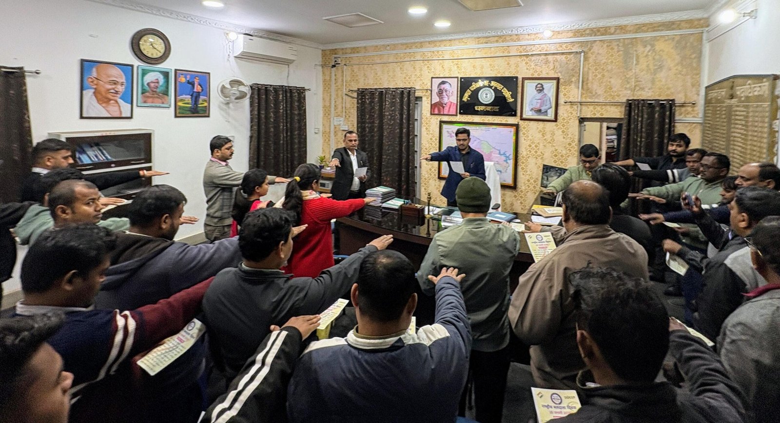 अनुमंडल पदाधिकारी ने अनुमंडल कार्यालय के पदाधिकारियों को दिलाई मतदाता प्रतिज्ञा की शपथ…