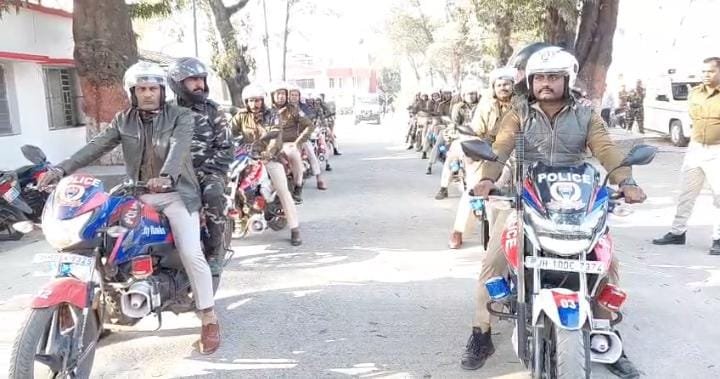 सरस्वती पूजा के मद्देनजर सीसीआर डीएसपी के नेतृत्व में निकाली गए फ्लैग मार्च,, पूजा में हर एक सामाजिक तत्वों पर रहेगी पुलिस की पैनी नजर…