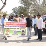 नेताजी की जयंती पर जिला डेकोरेटर्स एसोसिएशन ने गोमो स्टेशन में लगे तस्वीर पर दी भावपूर्ण श्रद्धांजलि…