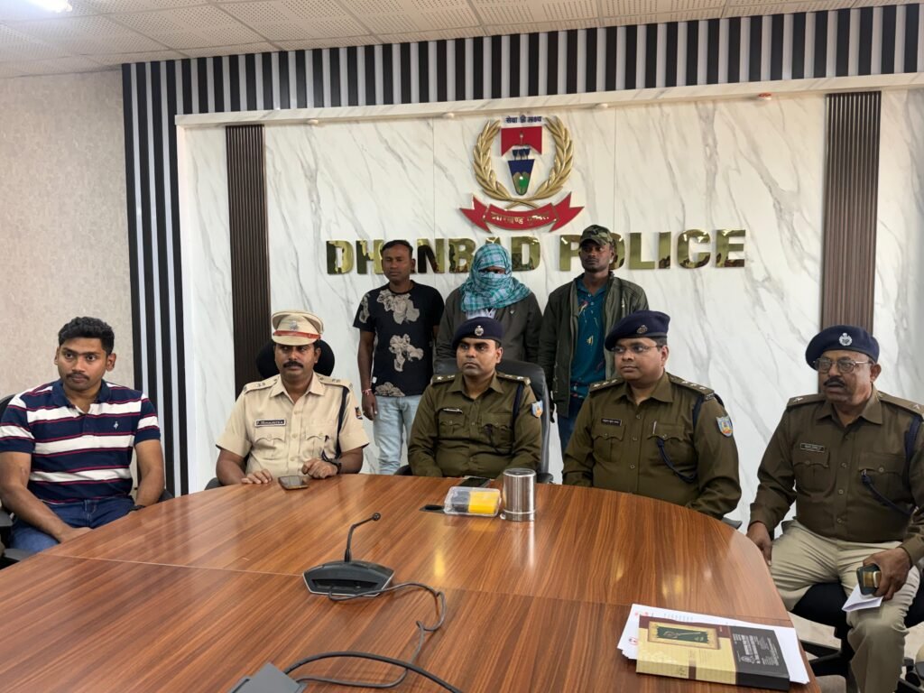 ओडिशा बैंक डकैती का धनबाद में खुलासा, संयुक्त कार्रवाई में दो आरोपी गिरफ्तार, सोना व वाहन बरामद…