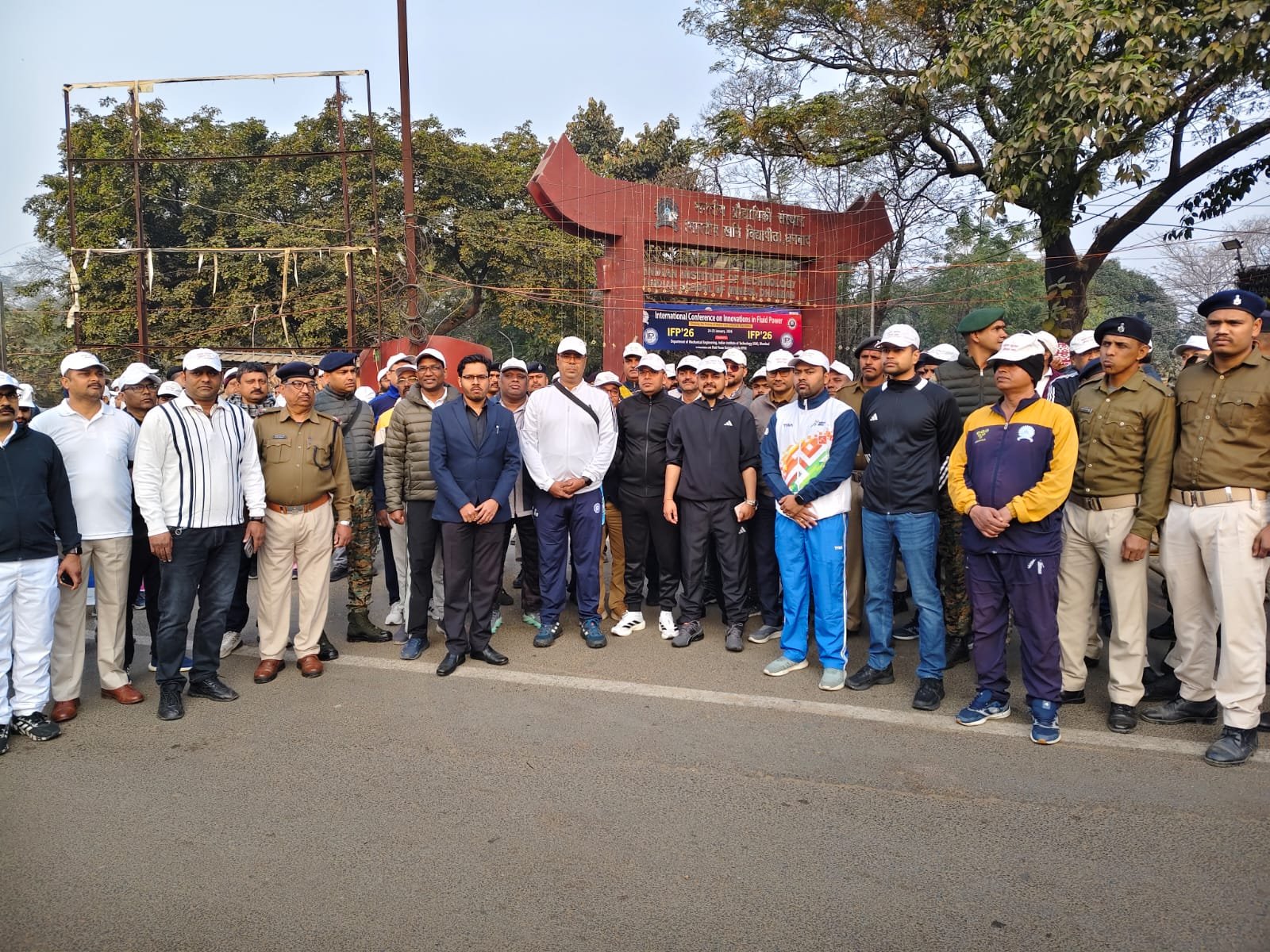 राष्ट्रीय मतदाता दिवस एवं राष्ट्रीय सड़क सुरक्षा माह के अवसर पर मानव श्रृंखला बनाकर एक व्यापक जन-जागरूकता कार्यक्रम का किया गया आयोजन…