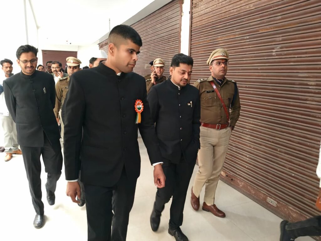 उपायुक्त आदित्य रंजन ने किया डीएमसी मॉल का निरीक्षण….