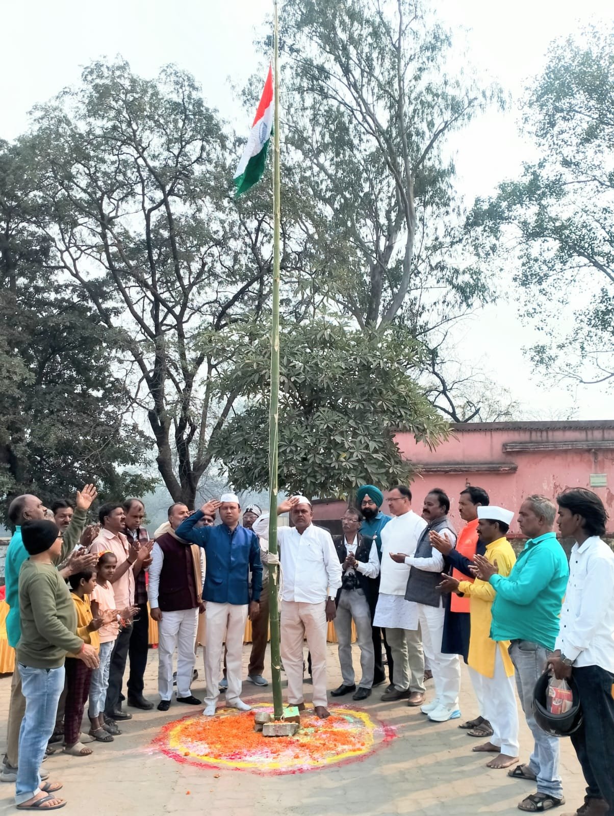 सिंदरी में एआईएसएम जर्नलिस्ट वेलफेयर एसोसिएशन ने मनाया..गणतंत्र दिवस समारोह कार्यक्रम के अंत में लोगों को किया सम्मानित…