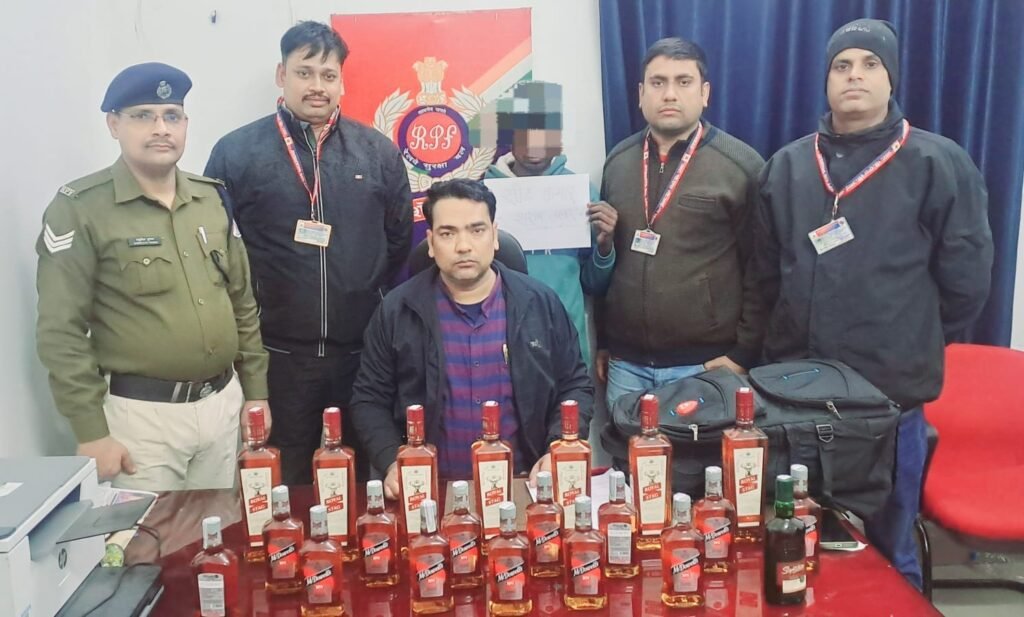 ऑपरेशन सतर्क के तहत प्लेटफार्म 02 पर अंग्रेजी शराब के साथ एक व्यक्ति 21 बोतल अंग्रेजी शराब के साथ गिरफ्तार…