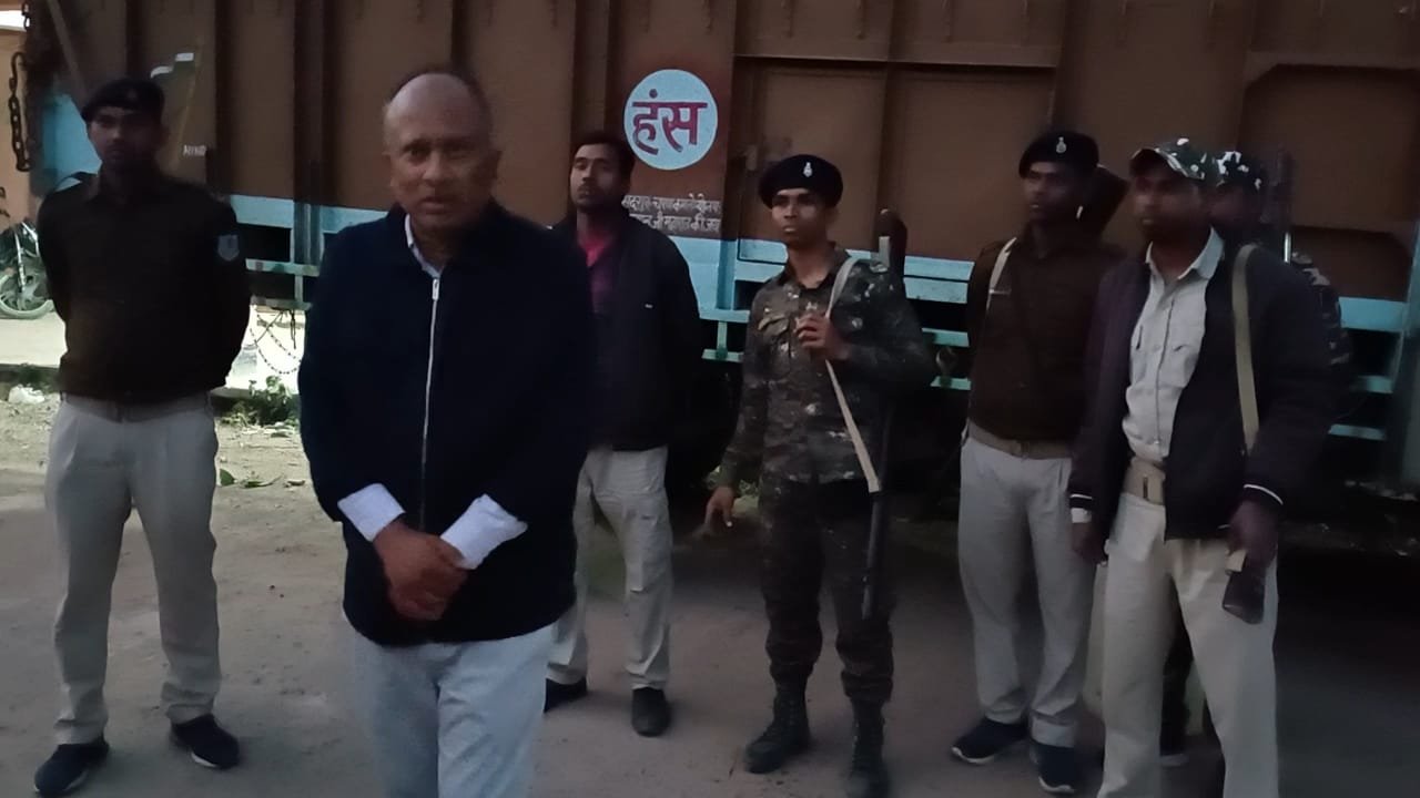 जामताड़ा में अवैध नकली शराब की मिनी फैक्ट्री का भंडाफोड़, एक ट्रक से भारी मात्रा में स्प्रिट व सामग्री बरामद…