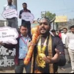 मेमको मोड़ बना सड़क सुरक्षा का मंच, धनबाद पुलिस ने नियम तोड़ने वालों को मौके पर समझाया जीवन का महत्व…