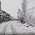 श्रीनगर में भारी बर्फबारी से जनजीवन अस्त-व्यस्त, सड़कें बंद, 8 उड़ानें रद्द…