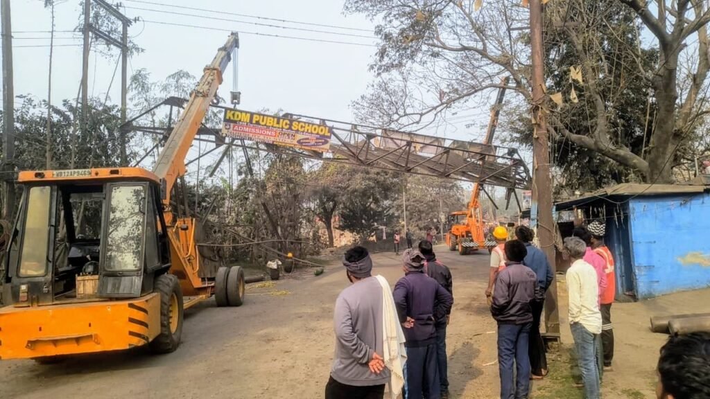 झरिया सिंदरी मुख्य मार्ग पर नुनुडीह दुर्गा मंदिर के समीप…