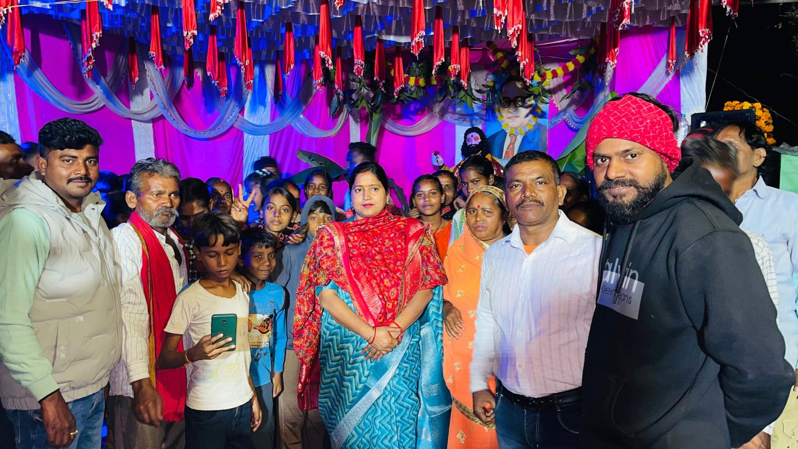 झरिया के प्राचीन श्याम मंदिर से शुरू हुआ माह व्यापी फाल्गुन संकीर्तन में शामिल हुई झरिया विधायक…