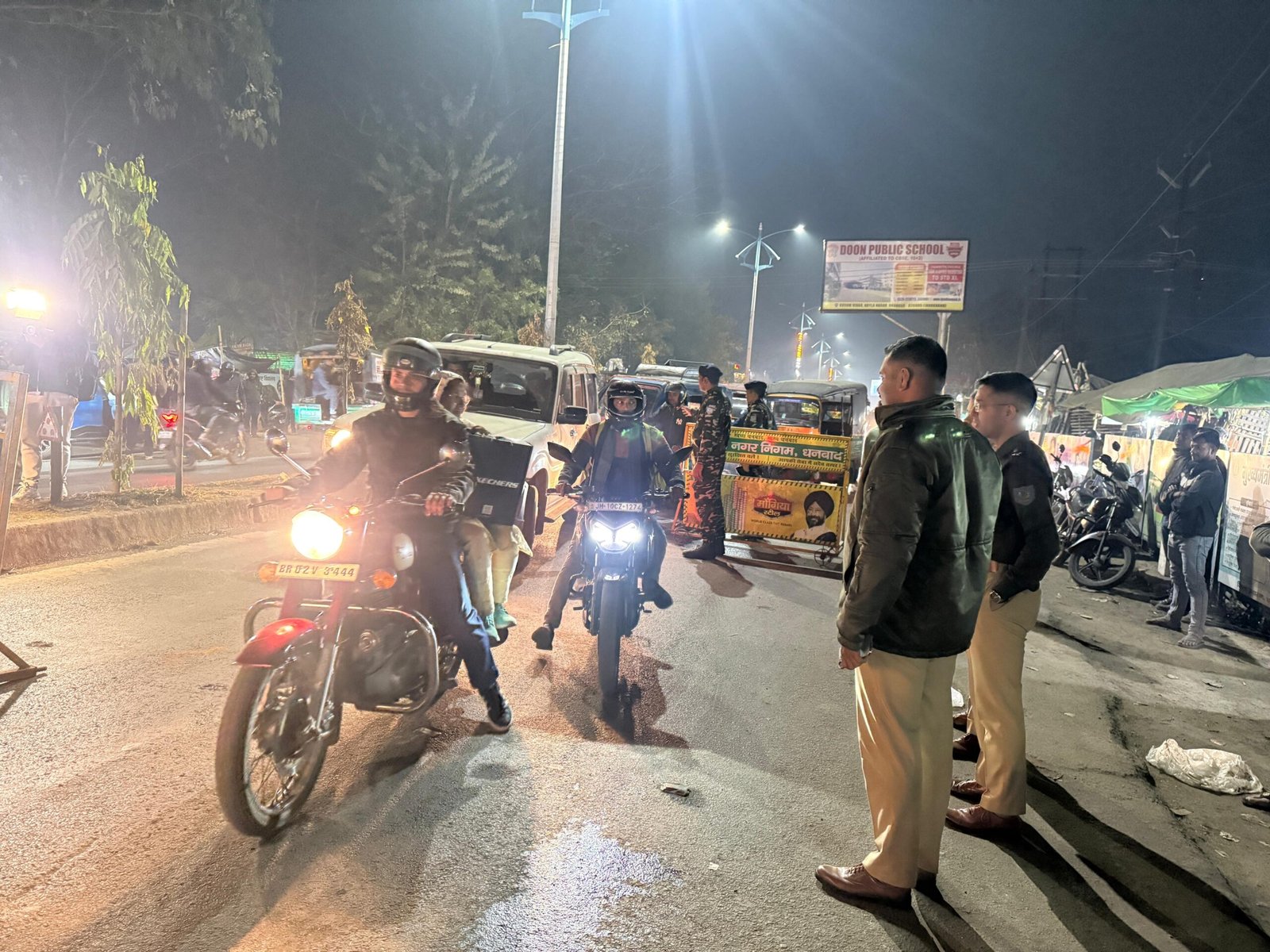 SSP के निर्देश पर धनबाद पुलिस का सघन वाहन जांच अभियान….