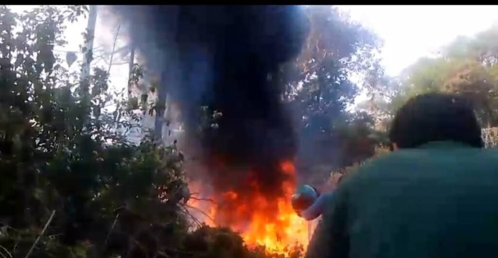 गोमो में रेलवे स्टेशन के पास भीषण आग, प्लास्टिक पाइप जलकर खाक…