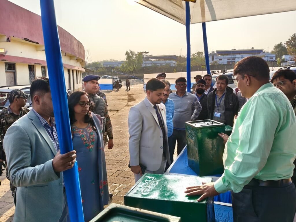 उपायुक्त ने किया डिस्पैच सेंटर, रिसीविंग सेंटर तथा मटेरियल सेल का निरीक्षण…