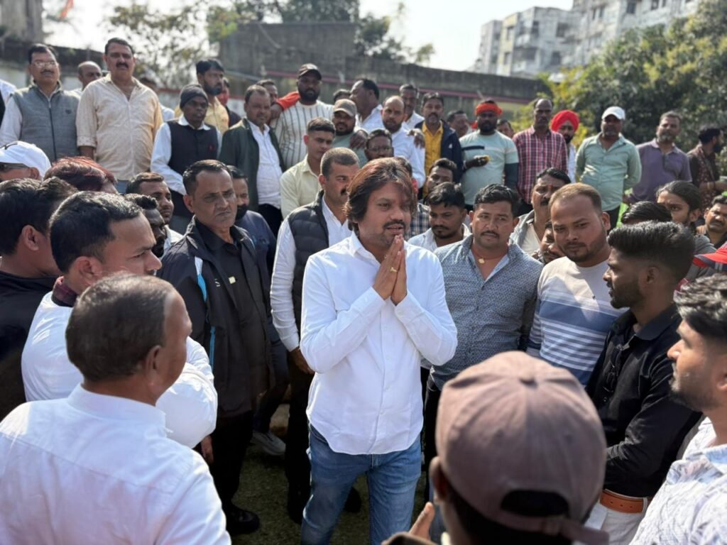 बमबाजी की कायराना घटना के बाद सिंह मैनसन में उमड़ा जनसैलाब, रागिनी सिंह और संजीव सिंह के समर्थन में एकजुट हुई जनता…