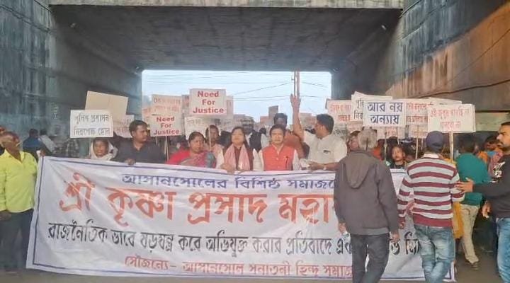 कृष्णा प्रशाद के समर्थन मे उत्तरी भाजपा रानीगंज प्रभारी आशा शर्मा और अपूर्वा हाजरा के नेतृत्व मे नॉर्थ थाना घेराव…