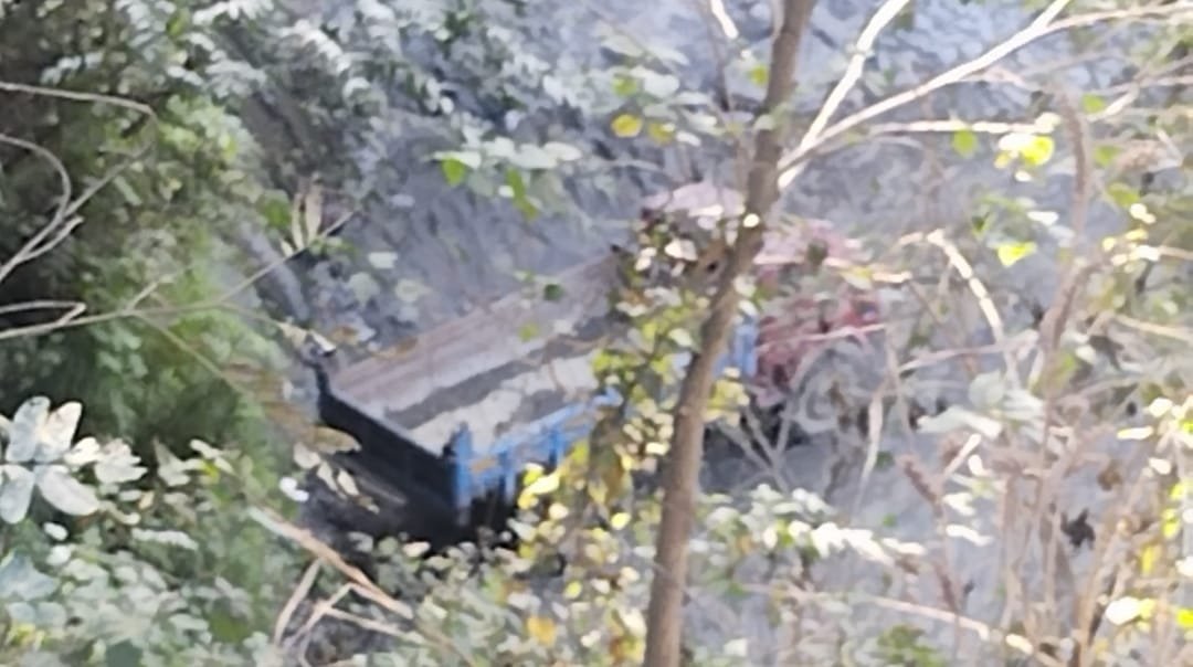 बगैर EC सर्टिफिकेट, सिटीई, सिटीओ, डिजिएमएस और जिला प्रशासन से चलान व प्रमिशन लिये अब भी धड़ल्ले से चल रहा बराबनी के कास्कूली मे अवैध पत्थर खदान, प्रशासन मौन, बड़े आंदोलन की तैयारी…