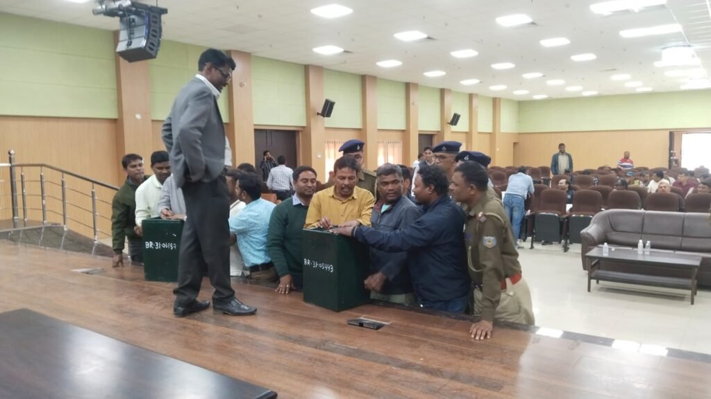 नगर निकाय आम निर्वाचन 2026 के सफल क्रियान्वयन के निमित्त आज निगरानी दलों एवं सेक्टर पदाधिकारियों को दिया गया प्रशिक्षण….