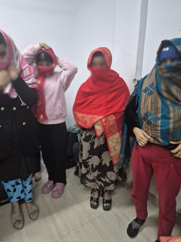 वेश्यावृत्ति के अड्डे पर छापे में पांच नाबालिगों सहित कैद व उत्पीड़न से मुक्त कराई गईं 11 लड़कियां…