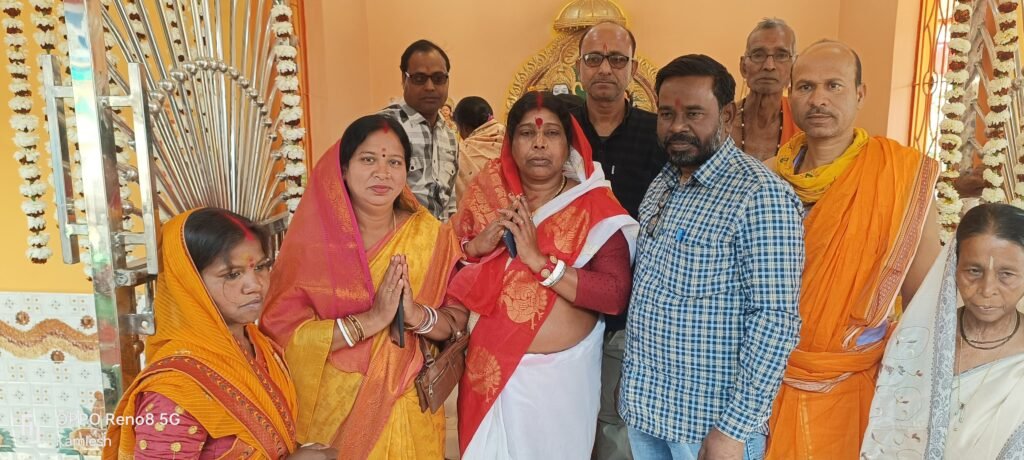 सिंदरी विधायक चन्द्रदेव महतो ने घड़बढ़ पंचायत के श्री श्री राम मंदिर प्राण-प्रतिष्ठा कार्यक्रम में दी हाजिरी…