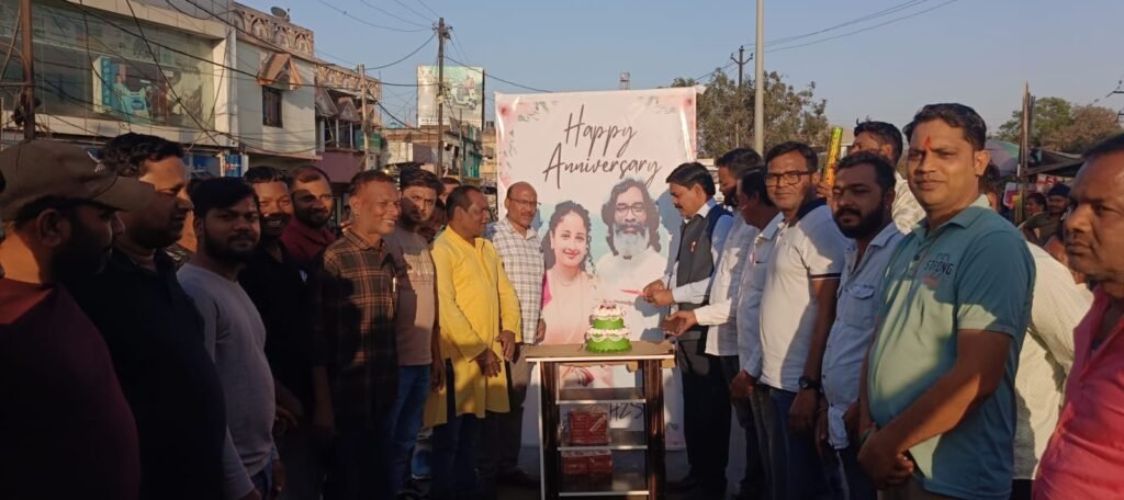 युवा मुख्यमंत्री हेमंत सोरेन की सालगिरह सरायकेला में धूमधाम से मनाई गई…