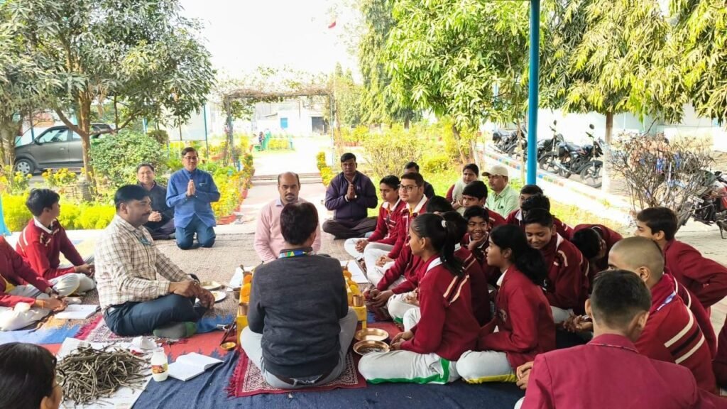 डी.ए.वी. पब्लिक स्कूल, सिंदरी में हवन–पूजन का आयोजन…