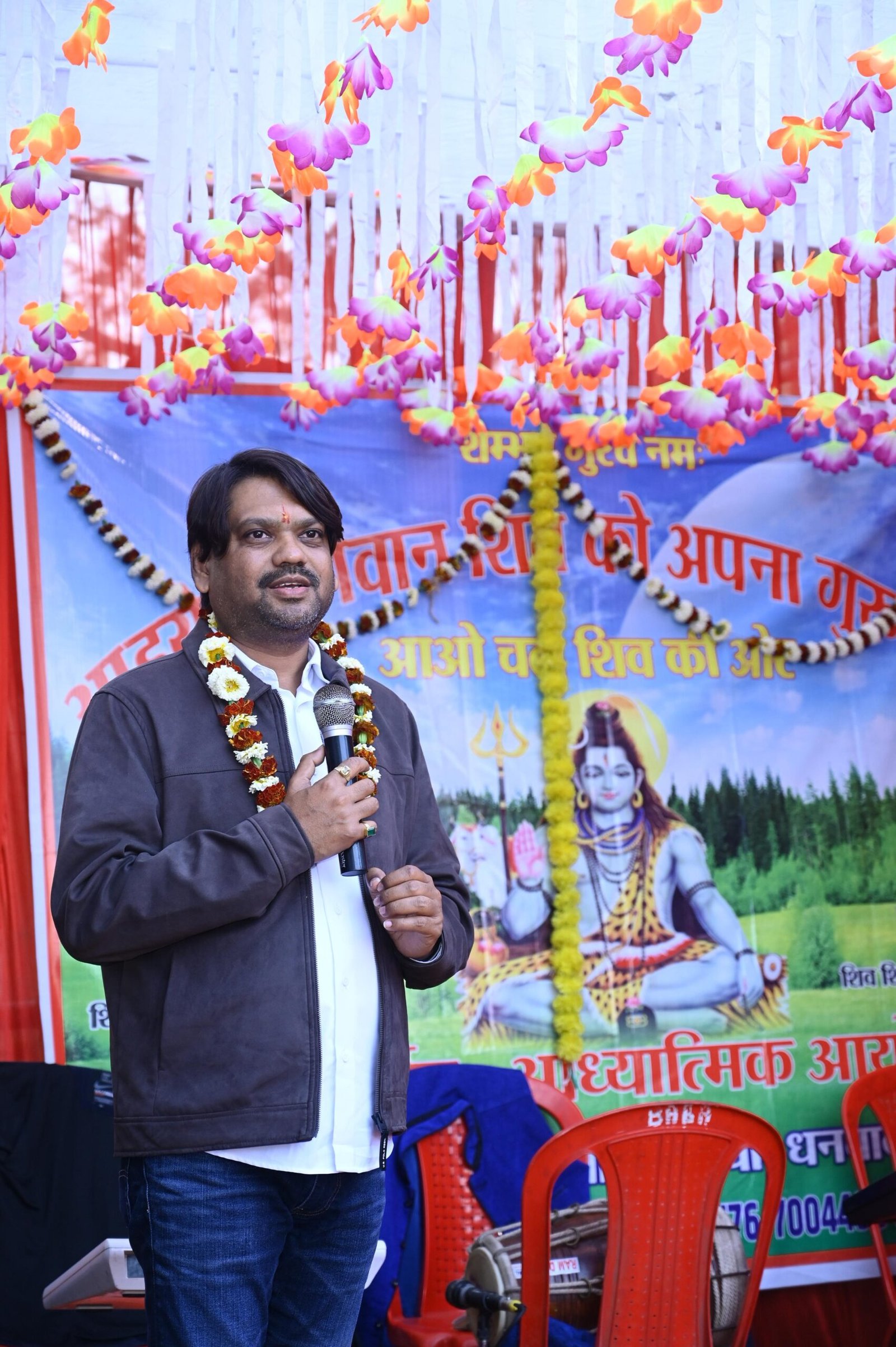 झरिया में आयोजित शिव चर्चा कार्यक्रम में शामिल हुए संजीव सिंह…