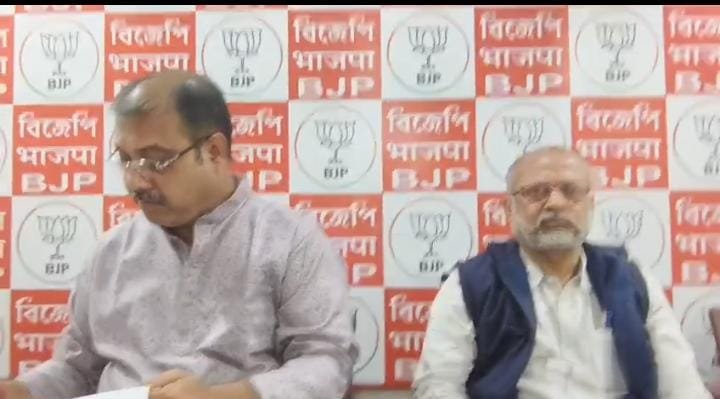 विधानसभा चुनाव से पहले गरमाई बंगाल की सियासत आशा कर्मियों के बाद सफाई कर्मियों का आंदोलन, बढ़ीं ममता सरकार की मुश्किलें……