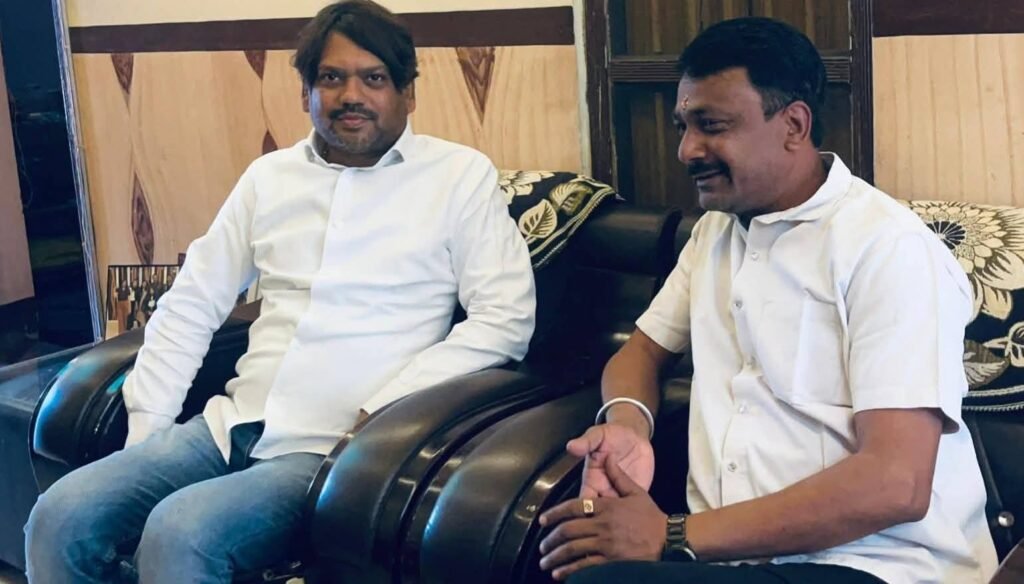 झरिया में संजीव सिंह का जनसंपर्क अभियान तेज, विभिन्न क्षेत्रों में लोगों से किया संवाद…