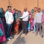 झामुमो नेता संजीव बेदिया ने जरूरतमंदों के बीच किया कंबल वितरण…