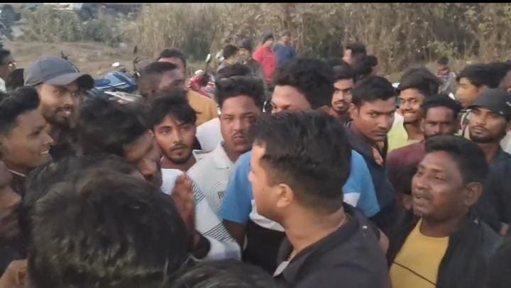 निरसा में होटल की आड़ में अनैतिक गतिविधि का आरोप, हंगामे के बाद संचालक गिरफ्तार…