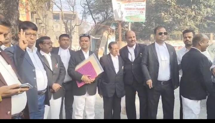 झारखंड बार काउंसिल चुनाव : धनबाद बार एसोसिएशन के अध्यक्ष-महासचिव के नेतृत्व में रांची के लिए नामांकन रैली…