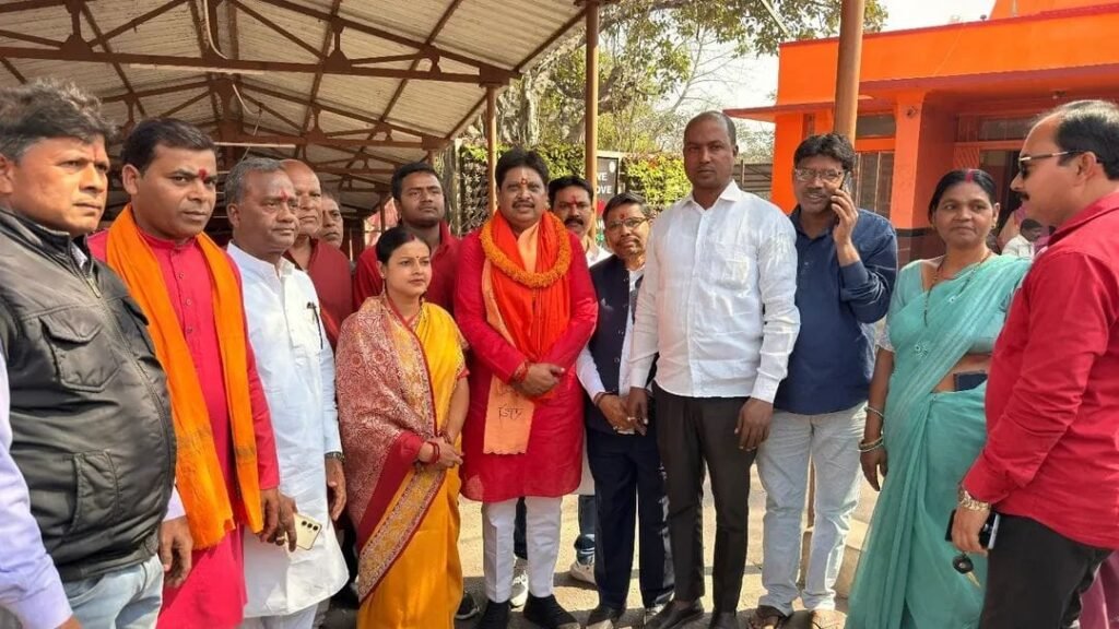 धनबाद नगर निगम चुनाव: महापौर पद के भाजपा समर्थित प्रत्याशी संजीव कुमार का चासनाला सहित विभिन्न क्षेत्रों में सघन जनसंपर्क…