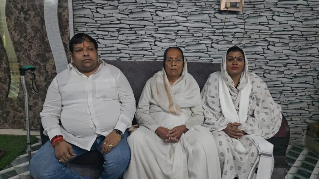 महापौर प्रत्याशी अमित कुमार अग्रवाल ने किन्नर समाज से लिया आशीर्वाद. श्वेता किन्नर ने की वोट देने की अपील…