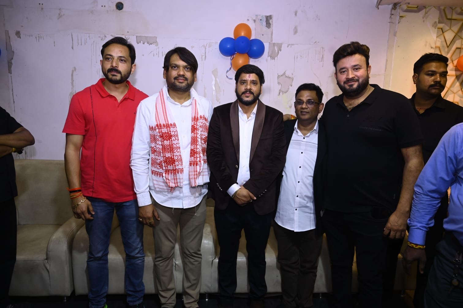 धनबाद नगर निगम चुनाव: मेयर प्रत्याशी संजीव सिंह ने बैंक मॉड शास्त्री नगर में चुनावी कार्यालय का उद्घाटन किया…