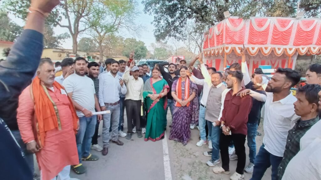 जनता के बीच इंदु सिंह, विकास के वादों पर मिल रहा भरोसे का साथ…