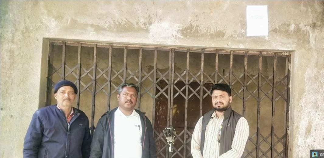 सरकारी भवन को कब्जा मुक्त कर किया सील…