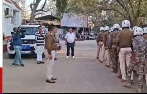 कोर्ट मोड़ कंट्रोल रूम से निकला फ्लैग मार्च, जिलेभर में अपराधियों पर कसेगा शिकंजा…