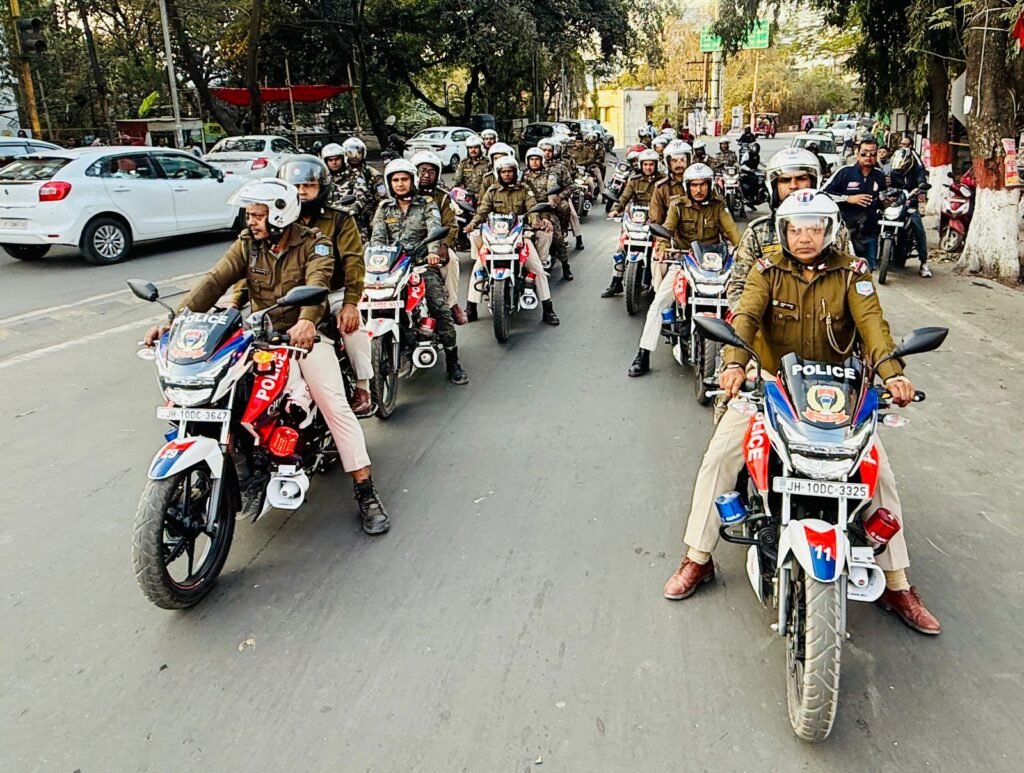 अपराध नियंत्रण व अड्डाबाजी के रोकतहम हेतु सिटी हॉक्स का फ्लैग मार्च, शरारती तत्वों को पुलिस का कड़ा संदेश…