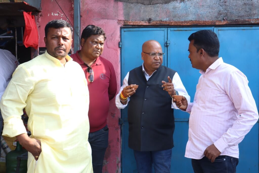 मेयर प्रत्याशी रवि बुंदेला ने कोलियरी क्षेत्र में चलाया जनसंपर्क अभियान..
