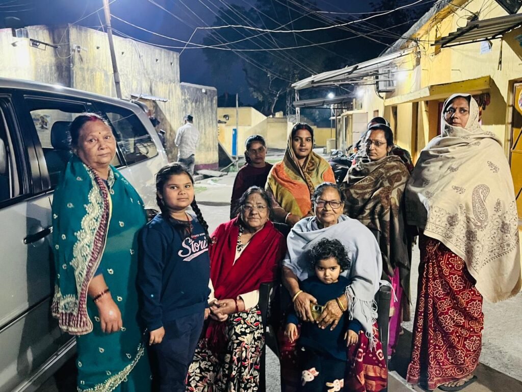 पूर्व विधायक माता कुंती देवी ने संभाली कमान, धनबाद के विभिन्न वार्डों में जनसंपर्क कर संजीव सिंह के पक्ष में मांगा जनसमर्थन…