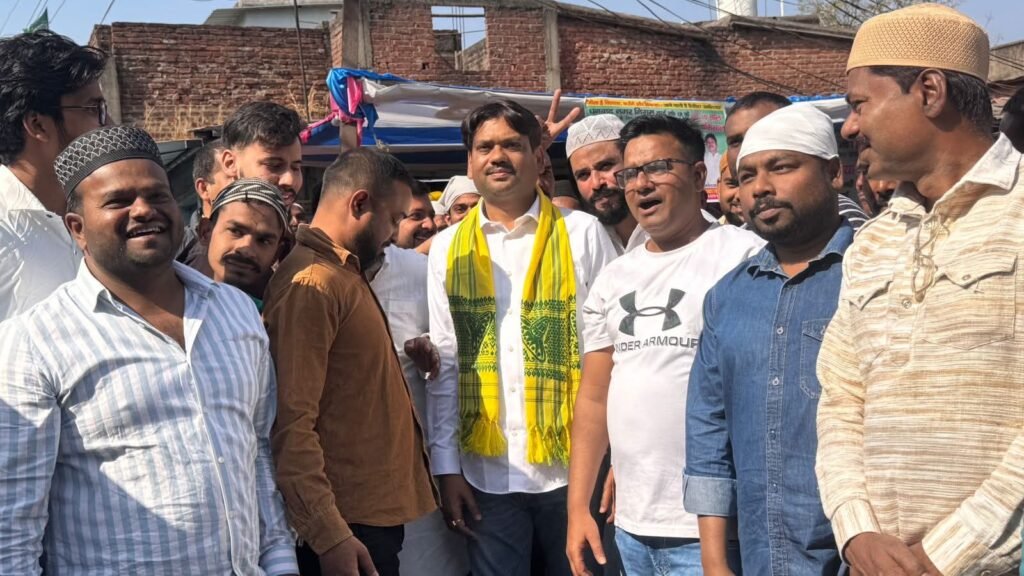 वासेपुर में मेयर प्रत्याशी संजीव सिंह का जनसंपर्क, समर्थकों की बड़ी मौजूदगी..