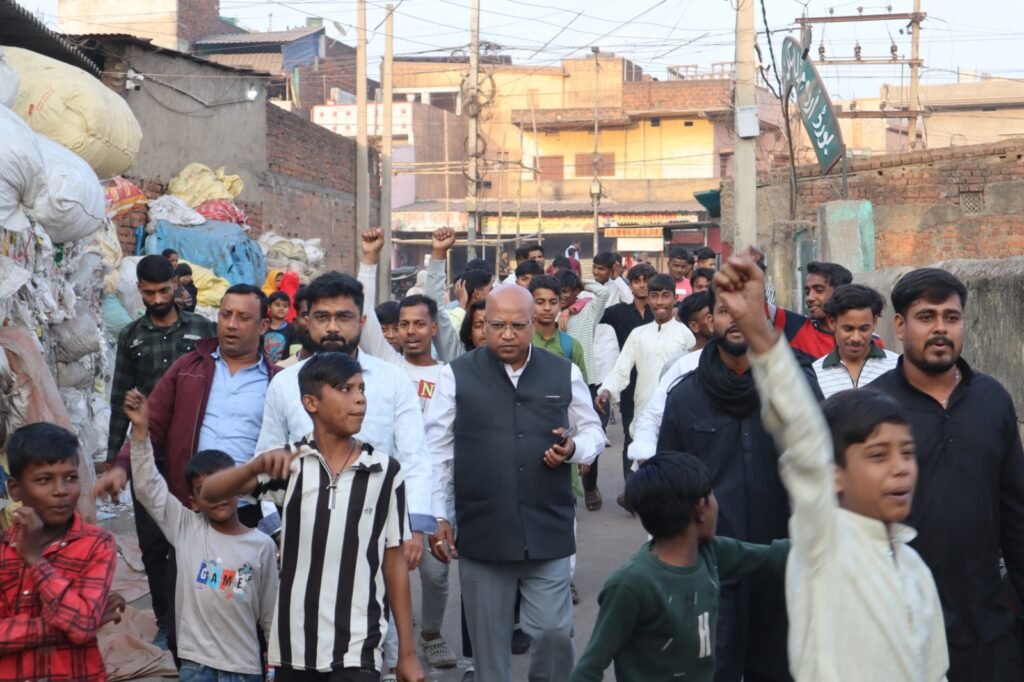 मेयर प्रत्याशी रवि बुंदेला ने ऊपर इमामबाड़ा क्षेत्र में चलाया जनसंपर्क अभियान…