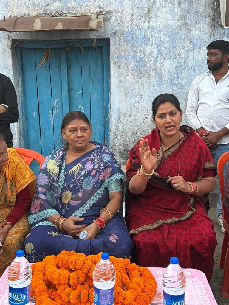 मेयर प्रत्याशी इंदु देवी ने विभिन्न वार्डों में चलाया जनसंपर्क अभियान…