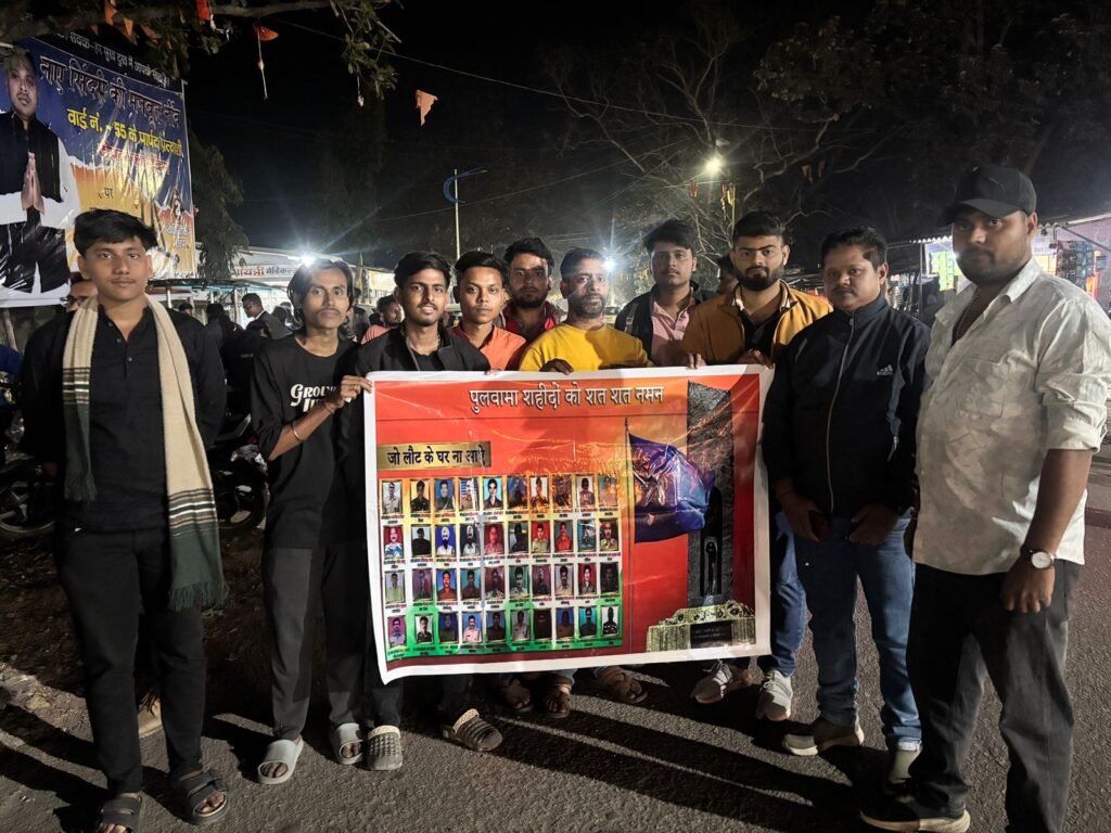 पुलवामा के शहीदों की याद में सिंदरी की सड़कें ‘भारत माता की जय’ के नारों से गूंजी, एबीवीपी ने निकाला विशाल कैंडल मार्च….