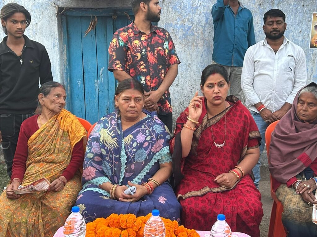 मेयर प्रत्याशी इंदु देवी ने विभिन्न वार्डों में चलाया जनसंपर्क अभियान…