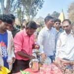 सिंदरी में महाशिवरात्रि के शुभ अवसर पर पार्षद प्रत्याशी नुनु लाल टुडू ने भक्तों के बीच वितरित किया मीठा शरबत…