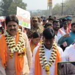 धनबाद नगर निगम के भाजपा समर्थित मेयर प्रत्याशी संजीव कुमार के पक्ष में पदयात्रा किए धनबाद सांसद व बाघमारा विधायक…