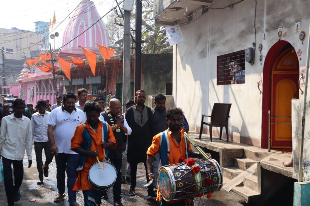 मेयर प्रत्याशी रवि बुंदेला ने झरिया में चलाया जनसंपर्क अभियान…