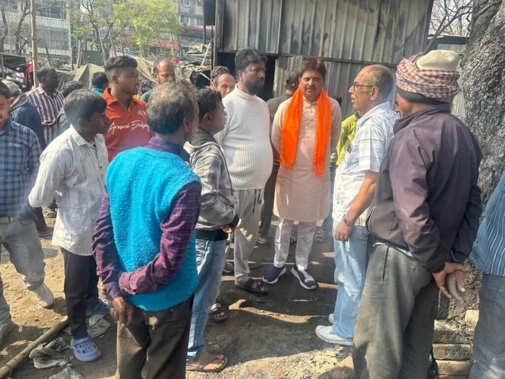 मेयर प्रत्याशी संजीव ने अग्निकांड के पीड़ित दुकानदारों से की मुलाकात..लिया जायज़ा…