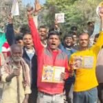 मेयर प्रत्याशी के समर्थन में कार्यकर्ताओं ने डोर-टू-डोर चिपकाया स्टिकर…